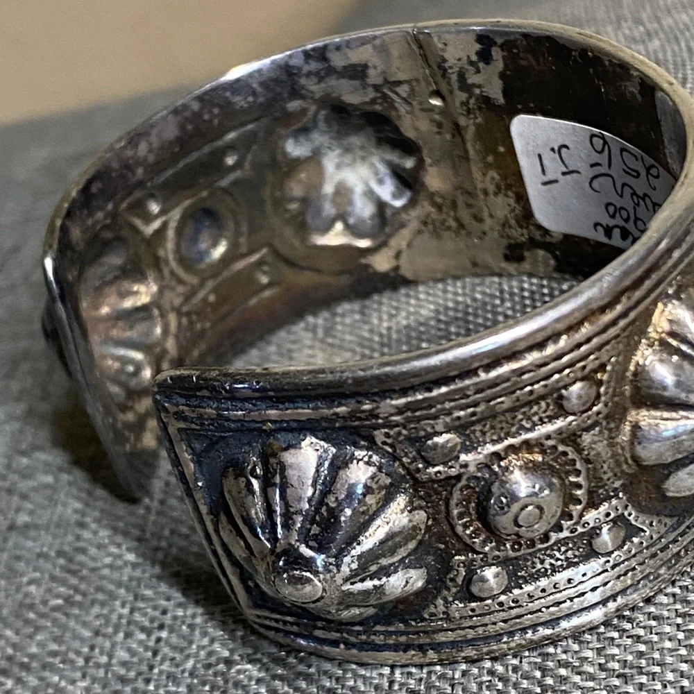 Antique Repousee Silver Bracelet (61.6 grams) - Picture 5 of 14